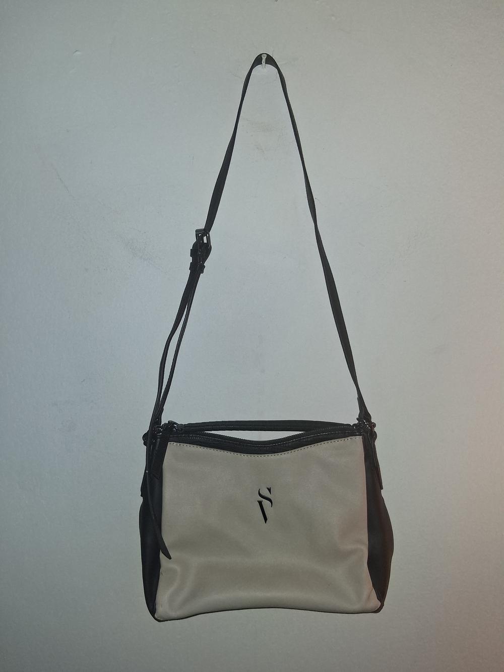 VERA WANG Two-Tone Beige and Black Crossbody Bag